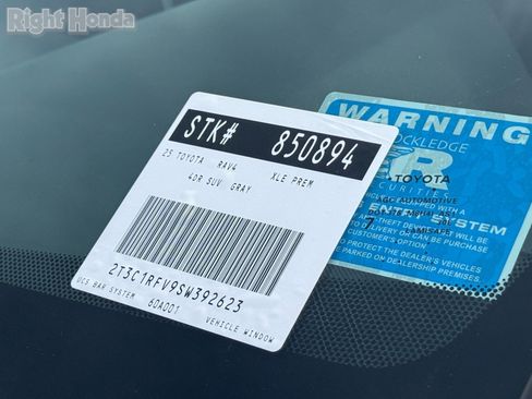 Used 2025 Toyota RAV4 XLE Premium image 32