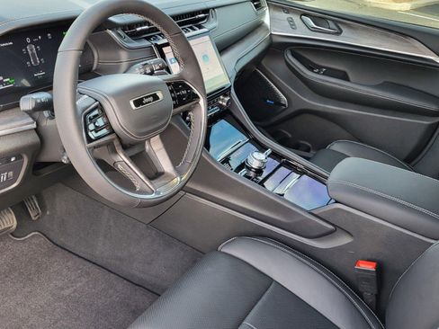 New 2024 Jeep Grand Cherokee Overland w/ Luxury Tech Group IV image 20