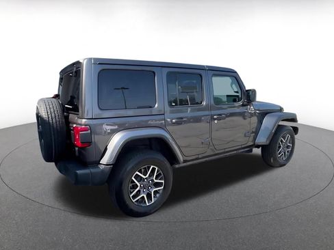 Used 2025 Jeep Wrangler Unlimited Sahara AWD/4WD image 13