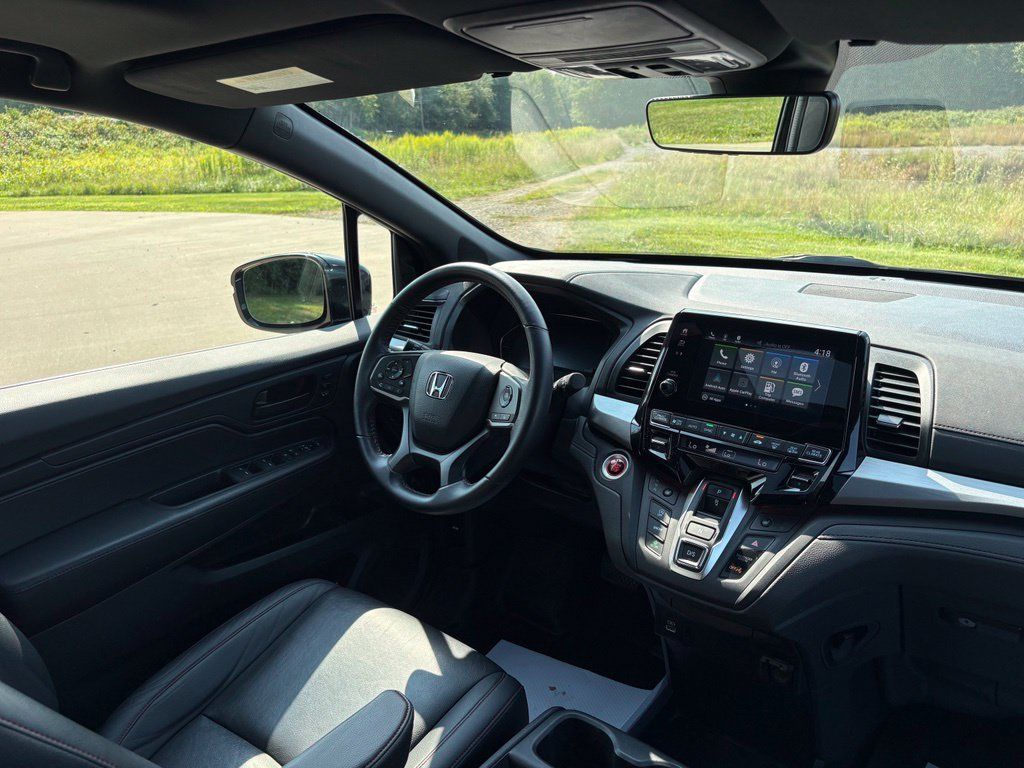 Used 2023 Honda Odyssey Sport image 2