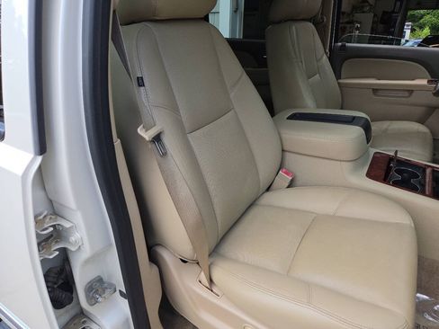 Used 2013 Chevrolet Tahoe LTZ AWD/4WD image 10