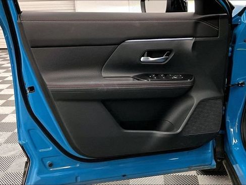 Used 2025 Nissan Kicks SR w/ SR Premium Package FWD image 21