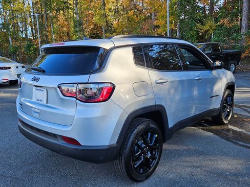 New 2026 Jeep Compass Latitude image 11