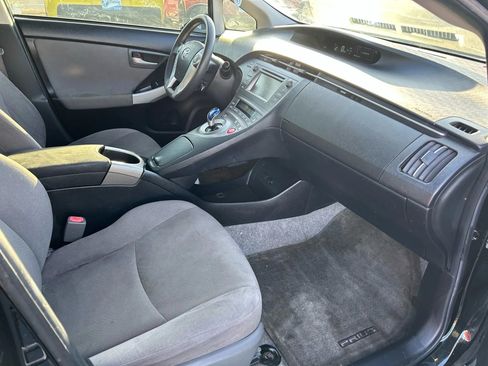 Used 2015 Toyota Prius Two image 3