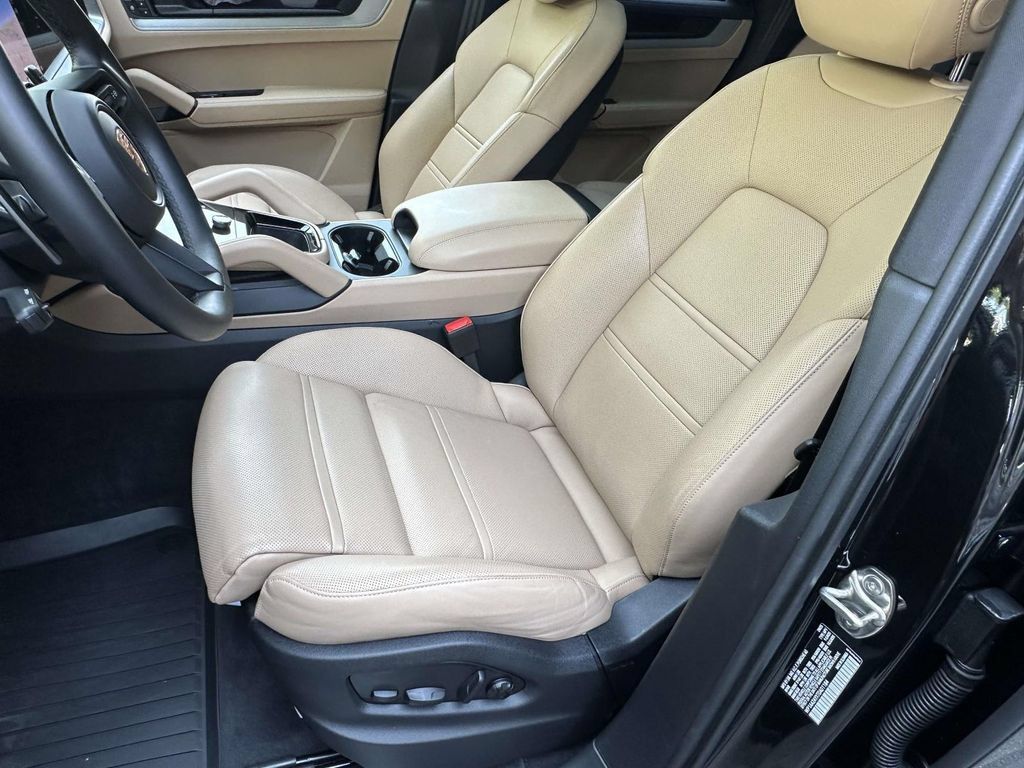 Certified 2026 Porsche Cayenne AWD/4WD image 12