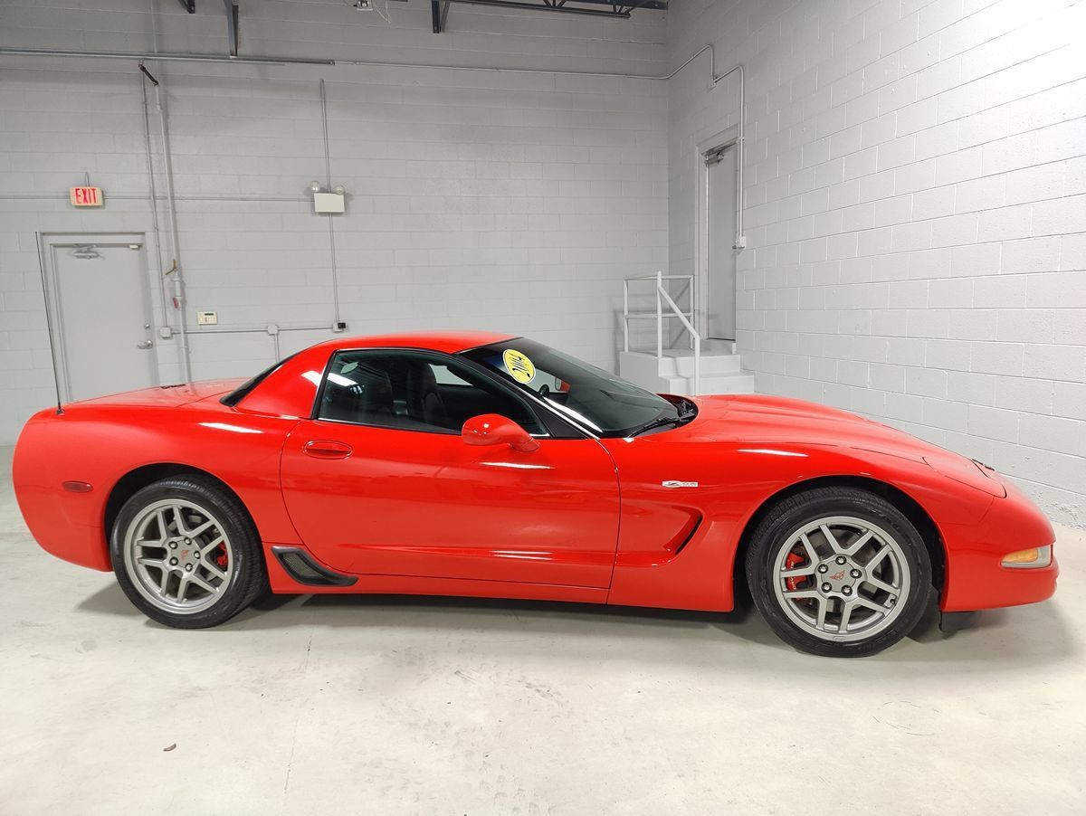 Used 2004 Chevrolet Corvette Z06 w/ Memory Package RWD image 7