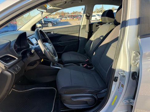 Used 2019 Hyundai Accent SE FWD image 9