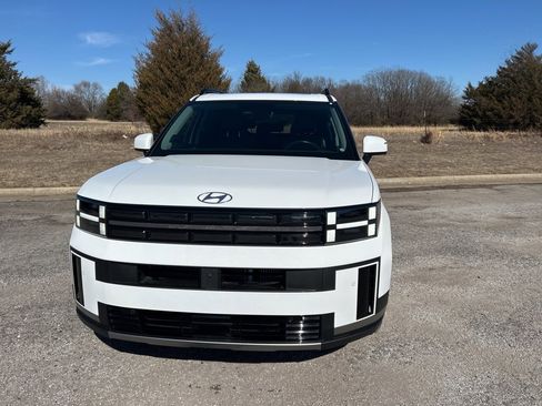Used 2025 Hyundai Santa Fe Limited image 2