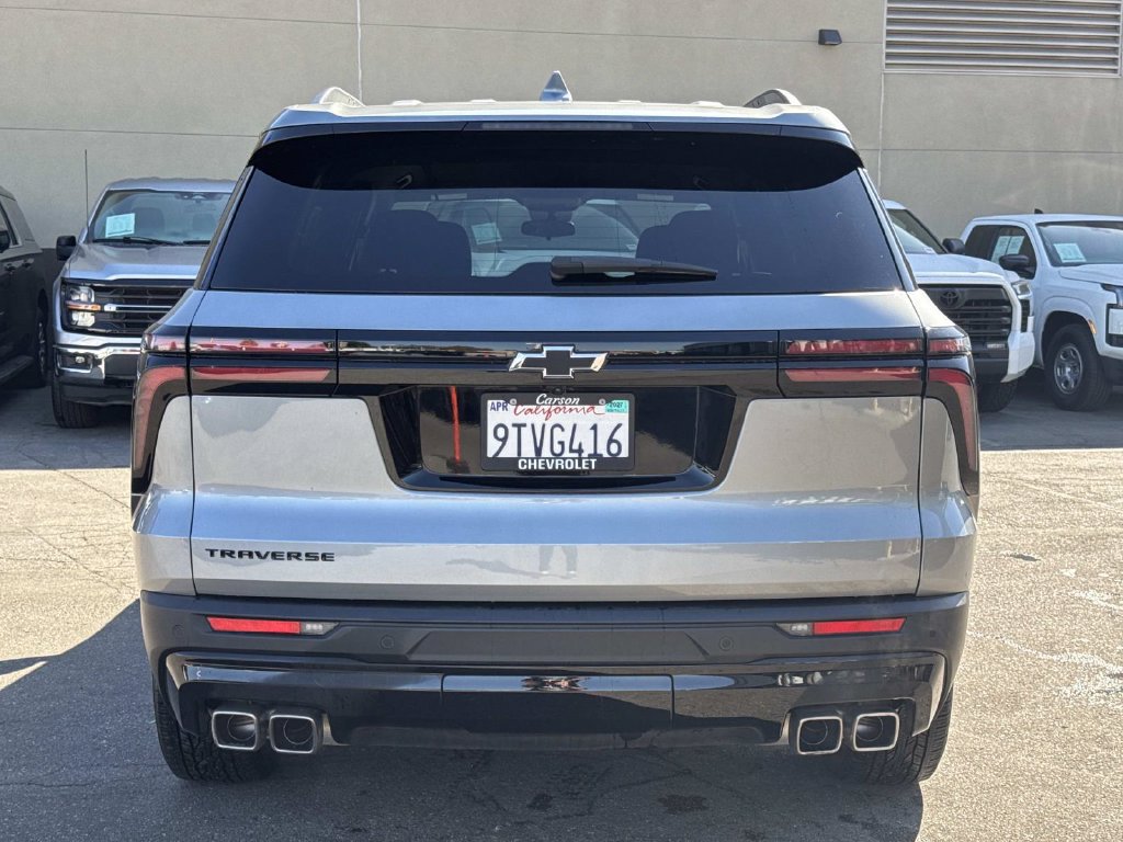 Used 2025 Chevrolet Traverse LT w/ Midnight/Sport Edition FWD image 4