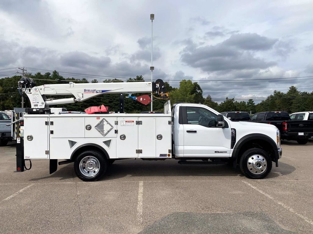 Used 2025 Ford F550 4x4 Regular Cab Super Duty image 2