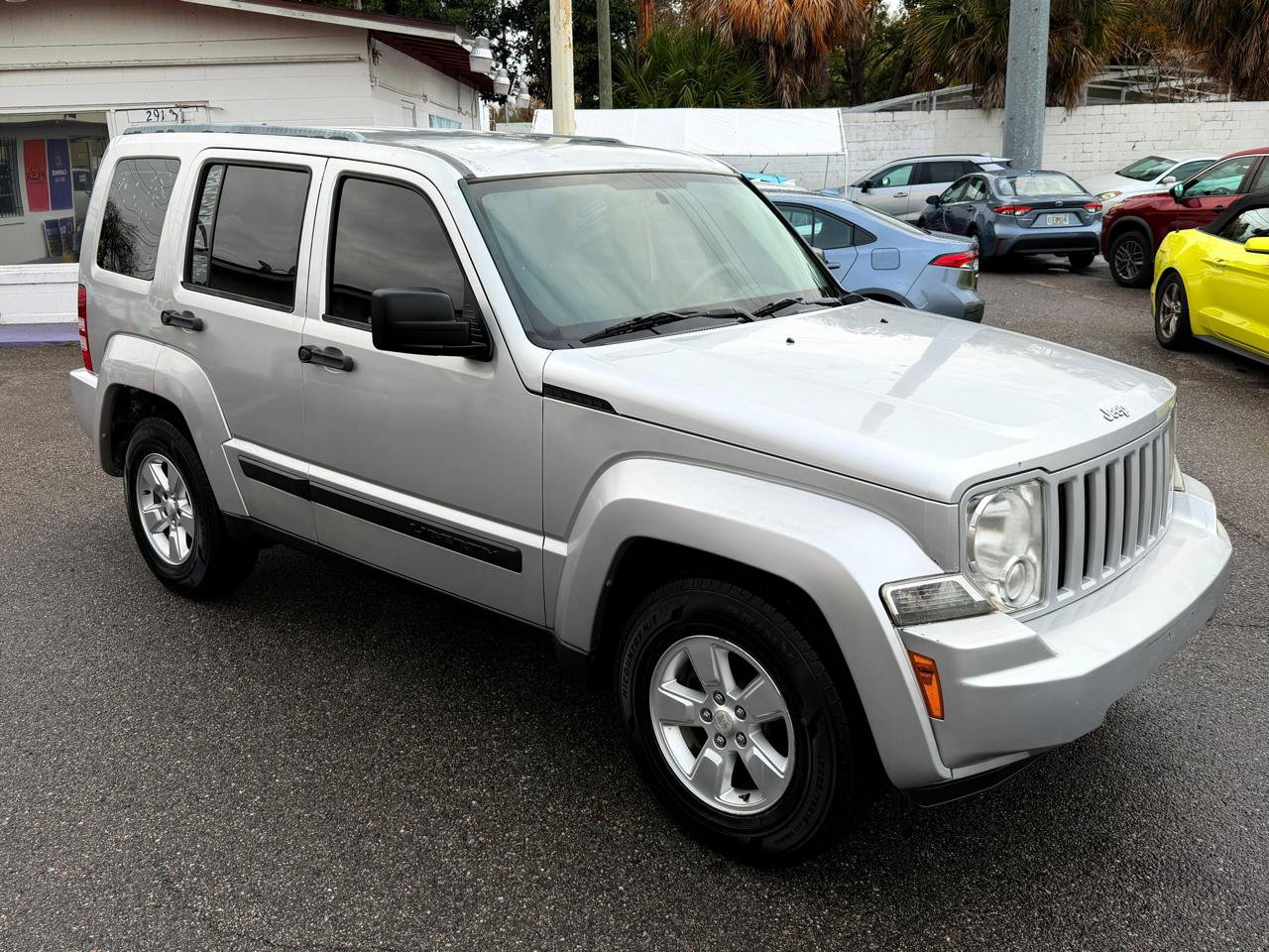 Used 2011 Jeep Liberty Sport RWD image 3