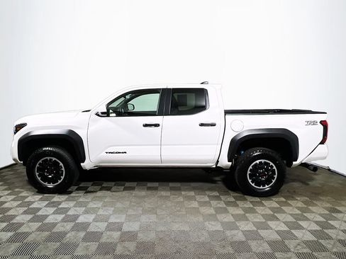 Certified 2025 Toyota Tacoma TRD Off-Road AWD/4WD image 4