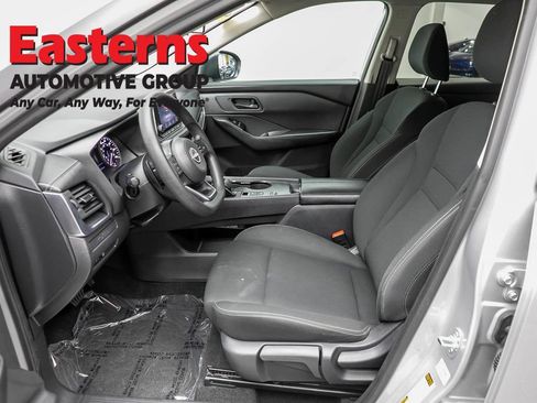 Used 2024 Nissan Rogue S FWD image 13