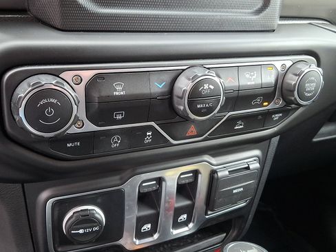 Used 2023 Jeep Wrangler Sport AWD/4WD image 16