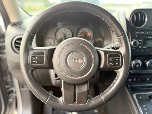 Used 2017 Jeep Patriot Latitude AWD/4WD image 24