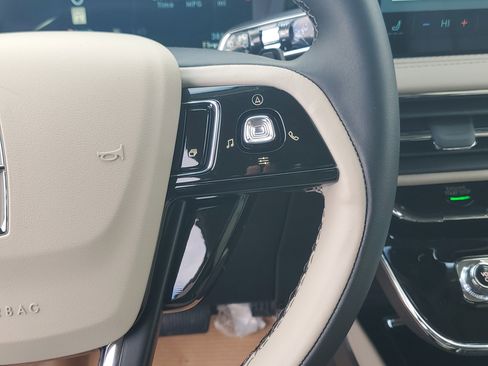 New 2026 Lincoln Corsair Premiere image 17