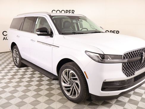 New 2026 Lincoln Navigator Premiere AWD/4WD image 1
