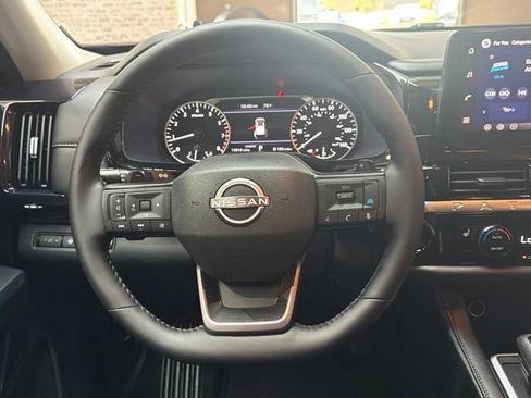 Used 2026 Nissan Pathfinder SV FWD image 19