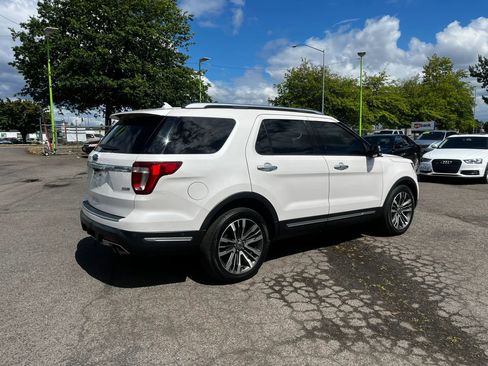 Used 2018 Ford Explorer Platinum AWD/4WD image 2