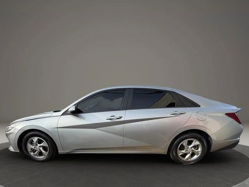 Used 2021 Hyundai Elantra SE image 8