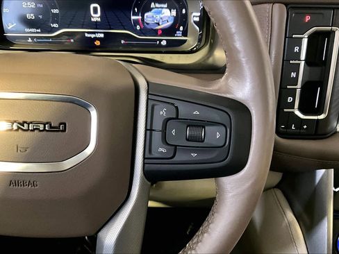 Used 2022 GMC Yukon XL Denali image 25