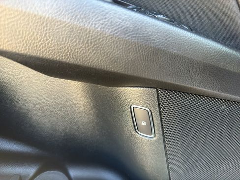 Used 2019 Ford Fusion SE FWD image 12