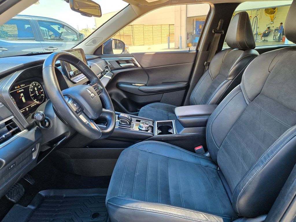 Used 2023 Mitsubishi Outlander SE FWD image 9