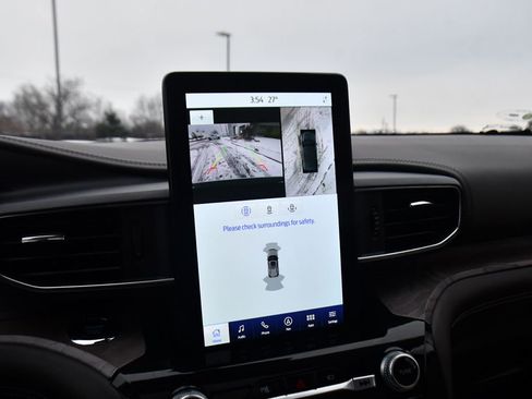 Used 2023 Ford Explorer Platinum w/ Technology Package image 28