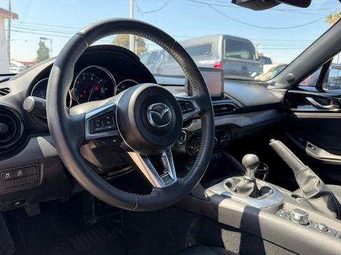 Used 2021 MAZDA MX-5 Miata Club w/ Appearance Package RWD image 19