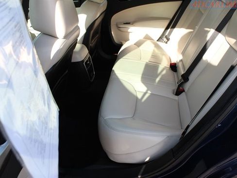 Used 2017 Chrysler 300 Limited AWD/4WD image 28
