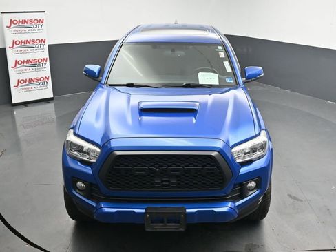 Used 2017 Toyota Tacoma TRD Sport image 11