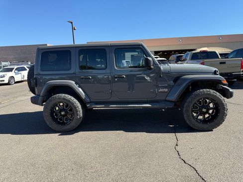 Used 2019 Jeep Wrangler Unlimited Sahara AWD/4WD image 4
