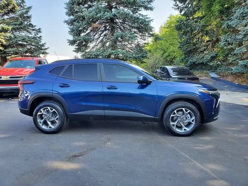 Used 2024 Chevrolet Trax LT w/ Driver Confidence Package FWD image 6