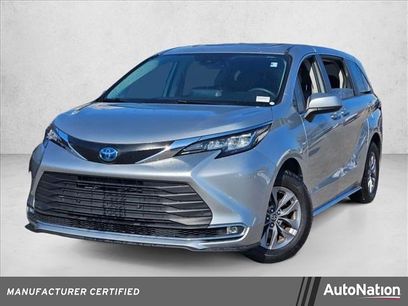 Used 2022 Toyota Sienna XLE