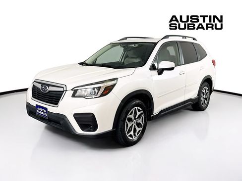 Used 2019 Subaru Forester Premium AWD/4WD image 3