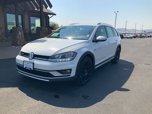 Used 2019 Volkswagen Golf Alltrack S AWD/4WD image 2