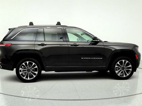 Used 2023 Jeep Grand Cherokee Overland w/ Advanced Protech Group III AWD/4WD image 4