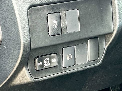 Used 2020 Toyota Tacoma SR5 RWD image 10