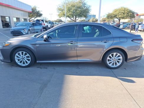 Used 2023 Toyota Camry LE image 3