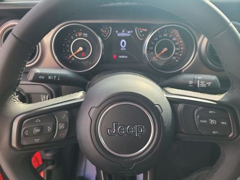 Used 2023 Jeep Gladiator Sport AWD/4WD image 12