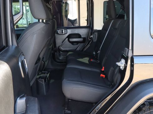 Used 2018 Jeep Wrangler Unlimited Sport S AWD/4WD image 8