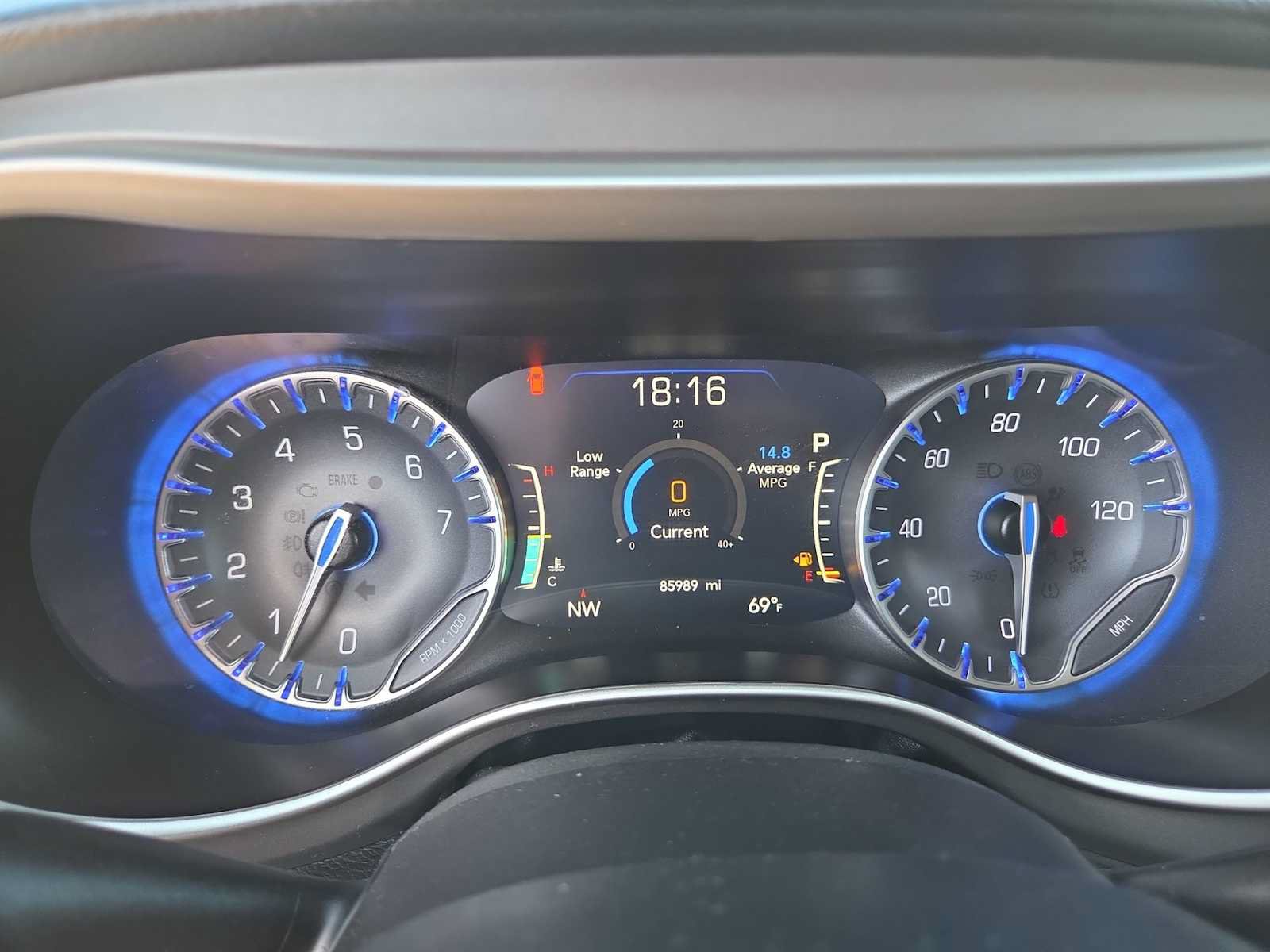 Used 2023 Chrysler Pacifica Touring-L FWD image 26