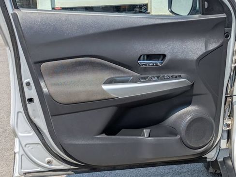 Used 2018 Nissan Kicks SV FWD image 6