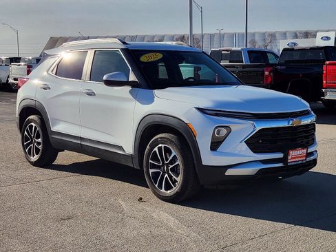 Used 2025 Chevrolet TrailBlazer LT image 4
