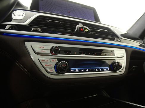 Used 2021 BMW 740i w/ M Sport Package image 23