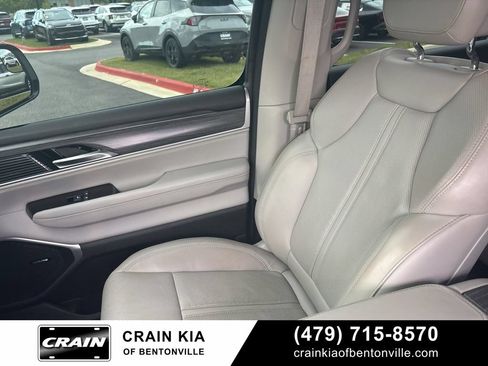 Used 2023 Jeep Wagoneer Series II w/ Flexible Seating Group AWD/4WD image 19