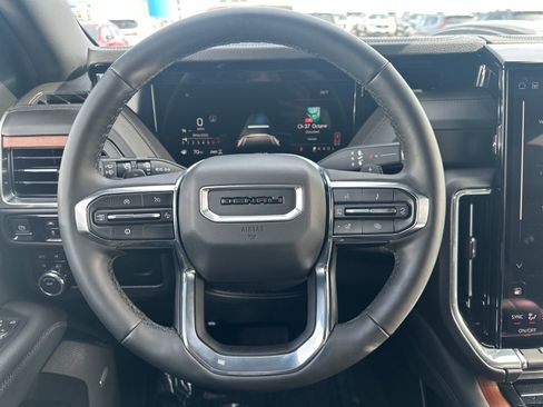 Used 2025 GMC Yukon XL Denali AWD/4WD image 45