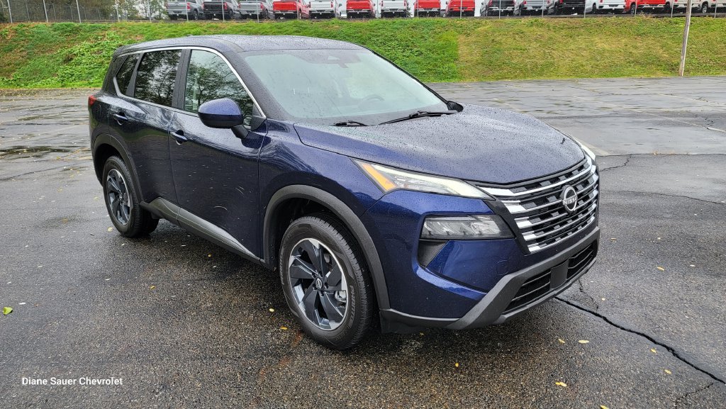 Used 2025 Nissan Rogue SV AWD/4WD image 16