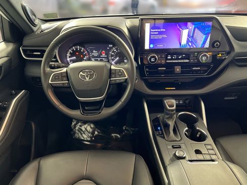 Used 2023 Toyota Highlander XSE image 23