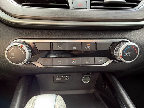 Used 2024 Nissan Altima 2.5 SV FWD image 39